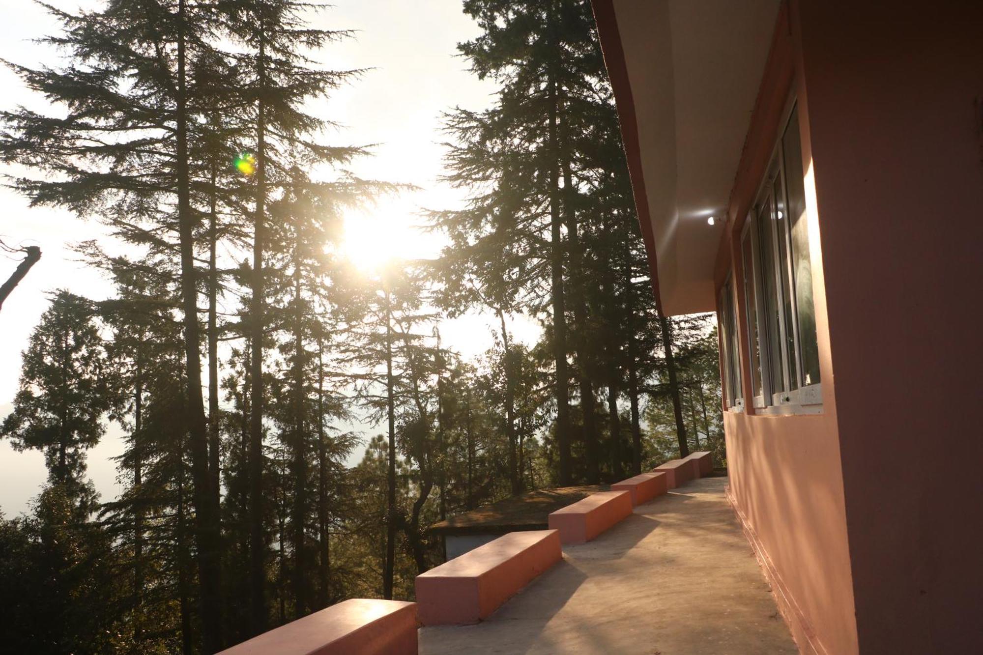 The Deodar Inn Pauri Exterior photo